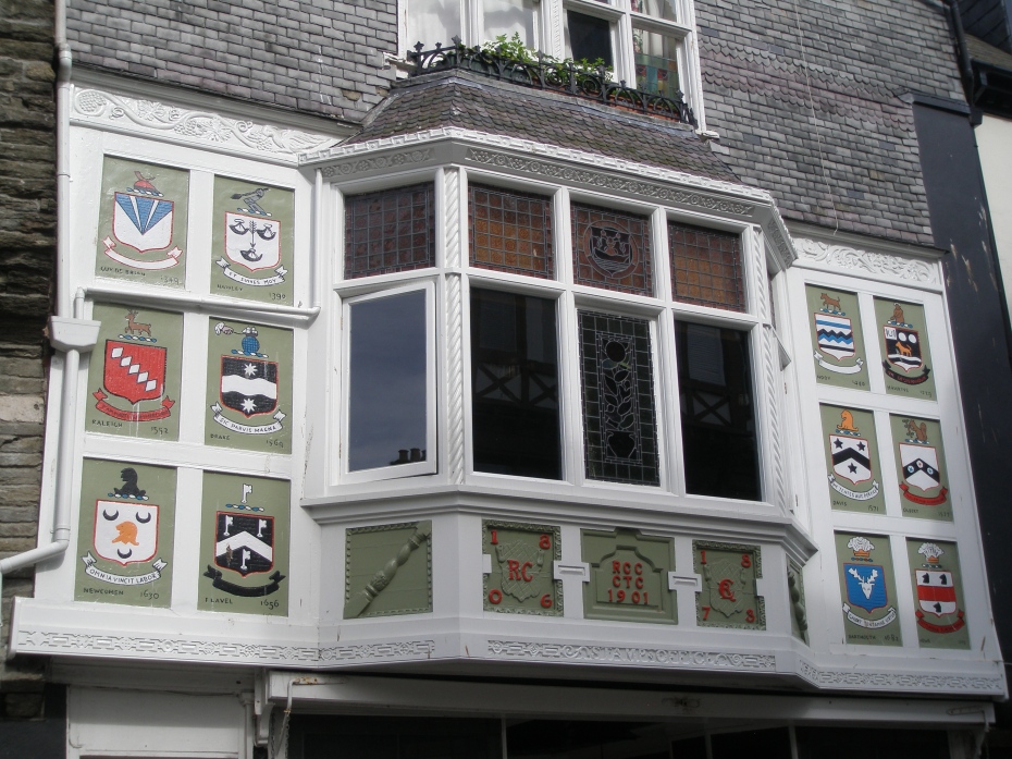 Yet another heavily-decorated building facade